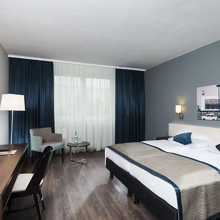 Hotel East 4*