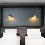 East ホテル 4*