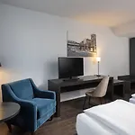 East ホテル 4*