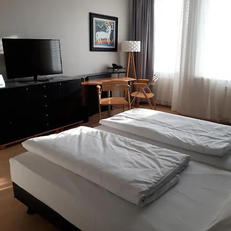 Otel East