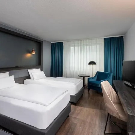 Otel East