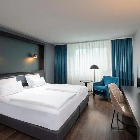 Otel East