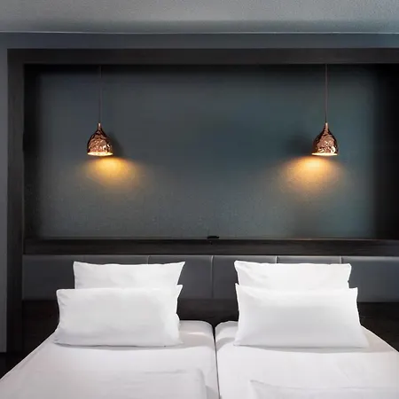 Otel East