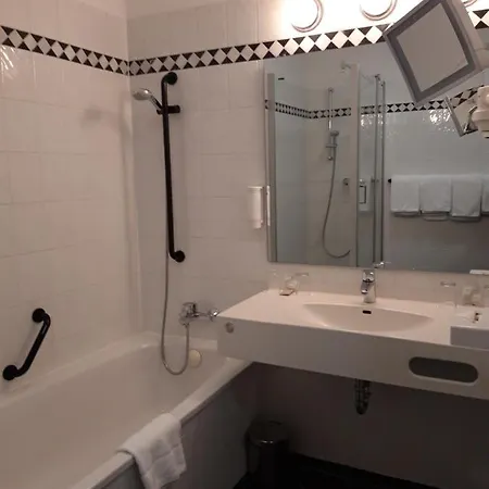 Hotel East 4*